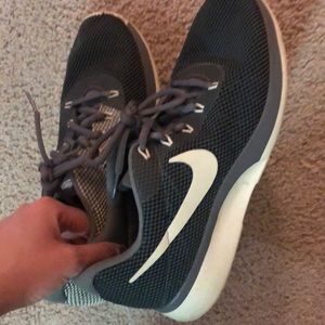 Nike shoes! Great & like new
